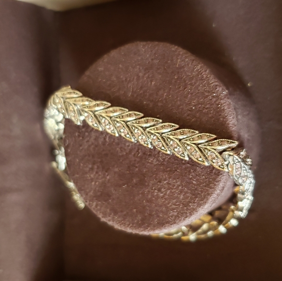 D'Orlan Vintage Laurel Leaf Necklace and Bracelet Set - Picture 7 of 11